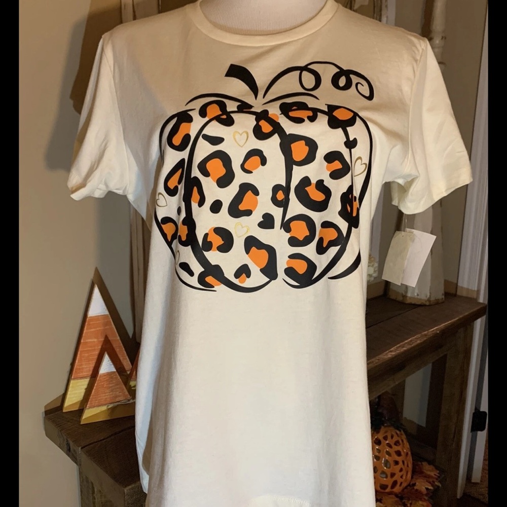 Cheetah/Animal Print Pumpkin Women’s T-Shirt Size XL